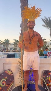 Aloha aus Djerba! 🌺🌴🌊 Blumige Outfits, tropische Vibes und kulinarische Highlights – unser Luhana Abend versprüht pures Inselfeeling. Von exotischem Aperitif bis zum liebevoll gestalteten Themenbuffet – dieser Gastrotainment-Abend ist ein Fest für alle Sinne. Gemeinsam feiern wir den Sommer mit guter Laune, Leichtigkeit und einem Hauch von Hawaii! #luhanaevening #bahiyamoments #tasteofhawaii #robinsondjerbabahiya | Robinson Djerba Bahiya