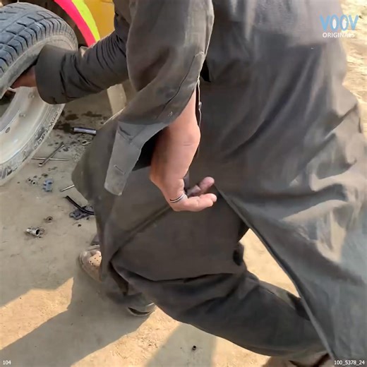 Removing and Repairing a Car Window Mechanism | Voov Repairs