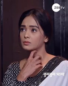 2.2M views · 52K reactions | Aakhirkaar Prachi aur Ranbir aa hi gaye ek dooje ke saamne! Dekhiye #KumkumBhagya, #ChunautiyonKaMahasaptah mein, har roz, raat 9 baje, sirf #ZeeTV par aur kahin bhi kabhi bhi ZEE5 Shows par: https://zee5.onelink.me/RlQq/twKKBZEE5 #EkNayiShuruwaat #ZeeOnTheGo #MugdhaChaphekar #KrishnaKaul | ZEE TV | Facebook