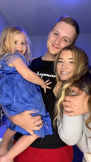 Last winter, me, Logan, and mini Logan 🥰 #fatherdaughter #family #photobooth #photooftheday #iloveyou #virals #throwback | Yasmyn Switzer