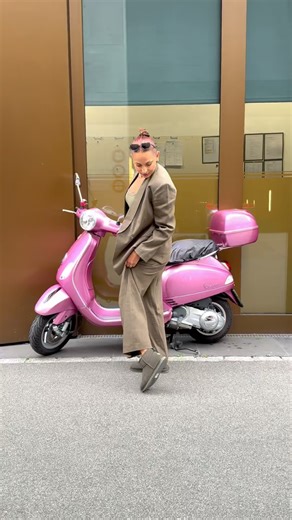  The perfect fall outfit – completed with our Emu Shoes! 勞 #OchsnerShoes #OchsnerFavourite #OchsnerCrew #StyleInspo #StreetVibes #fallfashion #autumnstyle #ootd #outfitcheck | Ochsner Shoes | Facebook