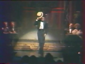 Paradis Latin extrait de la revue "Hello Paradis"