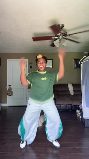 Iconic By Mistake — K‑Pop Dance Reaction & Mini Tutorial