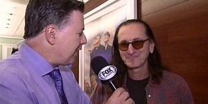 Geddy Lee, avid autograph collector, travels to Miami to get signatures from Ichiro and Bonds