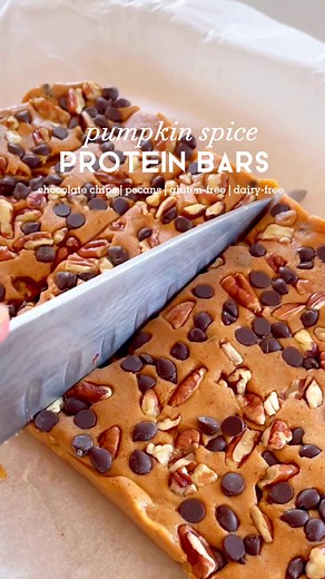 Pumpkin Spice Protein Bars https://lifemadesweeter.com/pumpkin-protein-bars/ | Life Made Sweeter