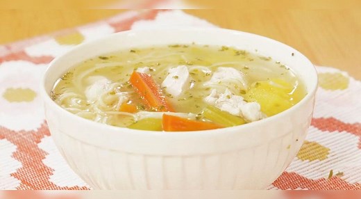Sopa de dieta de pollo casero: reconfortante y delicioso (VIDEO)