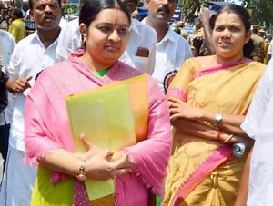 Jayalalithaa's niece Deepa Jayakumar denied entry into Poes Garden House