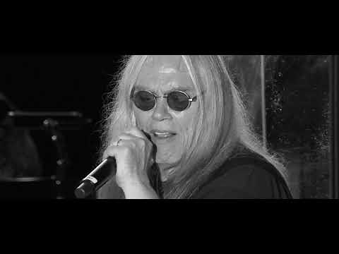Leslie Mandoki discusses the Mandoki Soulmates track "The Torch"