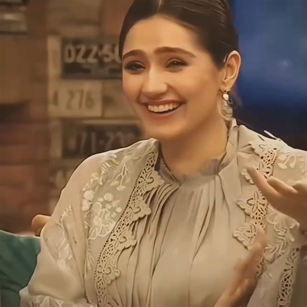 She can eat 1000 hania amir fr - 🫦 | Typewriter Quotes