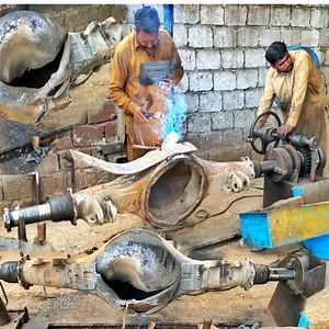 Fully Reparing Cracked Truck Rear Axle Housing Tube| | Amazing Technology