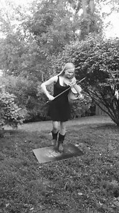 Hillary Klug, one violin, two boots. WOW. | Música con Propósito