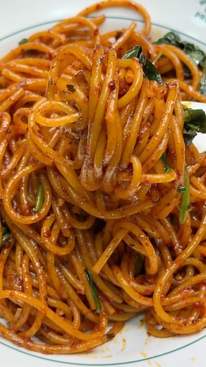 5.3K views · 4.7K reactions | Pomodoro pasta!! Order the flavoured butters via link in bio!! Ingredients- Pomodoro butter Pasta Soy sauce OG chilli oil Parmesan cheese Basil Scallion . . . . . . . . . . . #pasta #noodles #chillioil #spaghetti #pomodoro #easyrecipes | ramanokram | Facebook