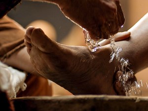 3 Lessons You Can Learn from Jesus Washing Feet - Let's Walk Together in God's Promises