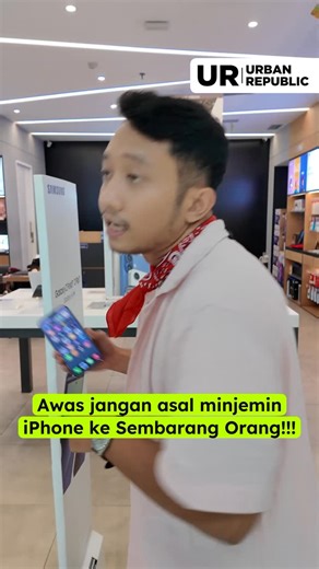Itu HP apa aset bersama sih ges 😔😔 Kalo kamu sasaran empuk ponakan-ponakan pas lagi ngumpul atau HP kamu aset bersama setongkrongan, tonton dulu reels yang satu ini! Upgrade iPhonemu sekarang juga di Urban Republic Indonesia! #UrbanRepublic #UrbanRepublicID #URSolusinya | Urban Republic Indonesia