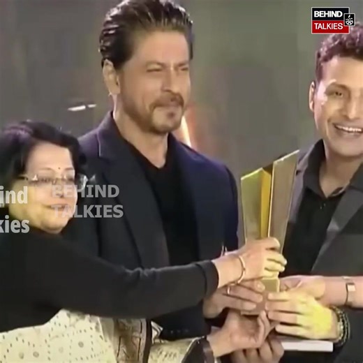 'इंडियन ऑफ द ईयर 2023' बने Shah Rukh Khan, भीगी आंखों से कहा - "पिक्चर अभी बाकी है मेरे दोस्त" #sharukhan #SRK #srkfan #viralvideo #bollywood #bollywoodnews | Hindi Behind Talkies