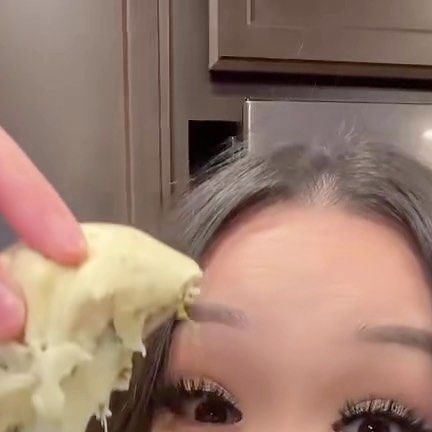Trinh Carreon on Instagram: "Definitely my fav 🤩 and the crispy bottom is 😮‍💨 @baozza #baozza #bao #pizza #snack #mukbang #reels #reelsinstagram #explore"