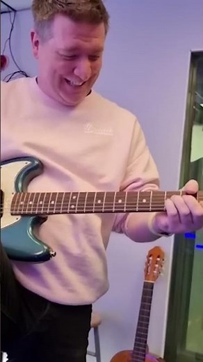 Playing Kurt Cobain’s $10,000,000 guitar 😱