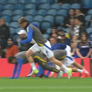 🙌 Warming up! | Leeds United