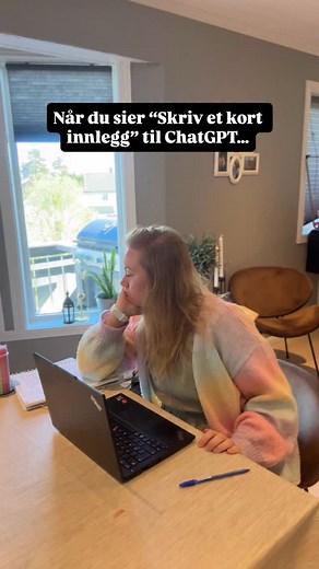 Hvis du fortsatt skriver “gjør dette bedre” til ChatGPT… så skjønner jeg hvorfor du får halvbra svar 😬 AI funker bare hvis du vet hva du spør om. Og vag input gir vage resultater – så enkelt er det. 💡 Her får du 5 enkle prompt-hacks som gjør hele forskjellen: 1️⃣ Ikke si: “Forklar dette enkelt” ✨ Si heller: “Forklar det som om jeg er 12 år – bruk analogier, enkelt språk og et hverdagslig eksempel.” 👉🏼 Fordi: Du gir ChatGPT en tone og stil å jobbe med – ikke bare en løs bestilling. 2️⃣Ikke si
