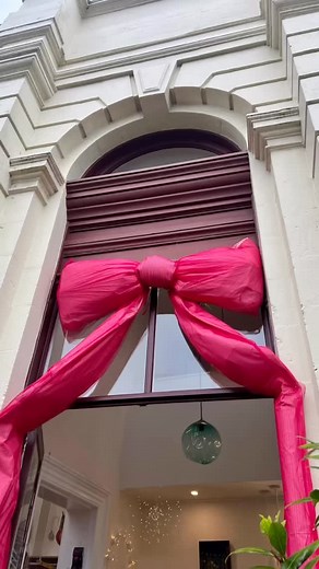Weeks of team work creative vision old bubble wrap plastic tablecloths packaging materials boning from a Victorian skirt crafting magic between customers hot glue tule collaboration = Giant Bow in 37 seconds ✨ #giantbow #sharingaworldofshops #storefrontcollective #christmasshopping #christmasdecor | Inc. design store