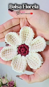 60K views · 849 reactions | Tutorial da bolsa Fiorela no canal Lany Artes Crochê! 臨✨ #crochê #bolsa #arte #moda | Lany Artes Crochê | Facebook