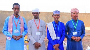 2.4K views · 110 reactions | Cabdicasiis Xasan Yarrow oo Gudoomiye u ah urur dhalinyaro oo isxilqaantay ayaa Qoysaas Barakacayaal ah u Qeybisay rashiin Afur ah. | Abdinaasir mansor | Facebook