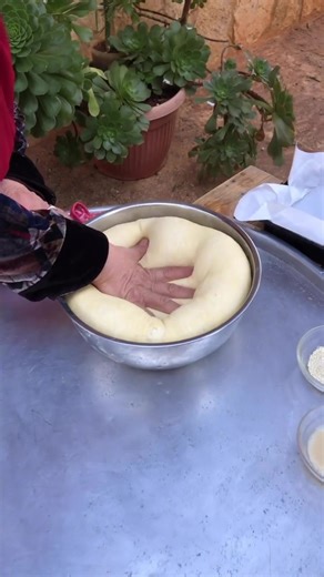 #Ramadan Sweets recipe Marouk dates or date bread is one of the popular baked goods. The recipe is simple and very easy to make With a kilo of flour and it turned out to be 12 pieces. 10 kilos of flour 2 Eggs A Tablespoon of Mohaleb 2 fat spoons (Instead of fat, you can add butter) 2 tablespoons of butter 2 1/2 cup milk 2 Tasting Spoons of Yeast 3/4 cup sugar and you'll be satisfied with 1/2 cup One teaspoon of salt Brushed the top with an egg and some milk and vanilla You can replace it with wa