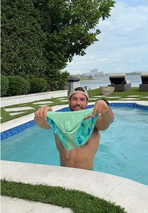 Pool party tricks 🥳 HUNK Feral Tides reversible swim collection! Use code: JIMMYDREW @HUNK.Menswear #speedo #speedosaturday #hunk
