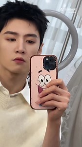 2.9K views · 390 reactions | Weibo phụ 1NOTE update video. Hãy nhấn “F” để giải cứu chiếc ốp điện thoại của Trần ca nha cả nhà =)))))) | Muốn gặp nhau, không xa lắm, Viễn Phó Tương Tư | Facebook