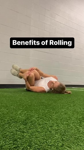 When to incorporate rolling. If you experience: ✅Brain Fog ✅Hard time getting motivated to exercise ✅Feeling out of touch or disconnected with your body ✅Overthinking or overanalyzing movement ✅Holding subconscious tension in your body ✅Difficulty feeling grounded ✅Not knowing if your body is in the “right” place ✅Feeling “stuck” creatively These symptoms can be experienced by all but are more frequently felt in those who are on the hypermobility spectrum. Explanation: those with hypermobile con