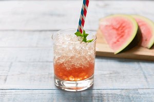 #hellofreshblog » Für den fruchtigen Start ins Wochenende 😉. Zum Rezept » http://hellofr.sh/BYt #cocktail #wassermelone #alkoholfrei | HelloFresh