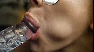 Juste la meilleure pipe de tous les temps ! Je veux jouer avec ma langue, ma bouche et mes lèvres jusqu'à ce que tu exploses !