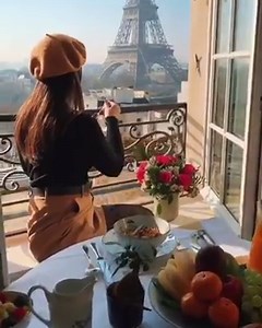 Talk about a room with a view 🤩! Where are you enjoying your breakfast? 🎥 @takemyhearteverywhere 🌎 Paris, France | Travelzoo