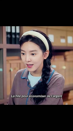 La fille qui dort au bureau : une comédie captivante