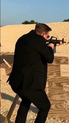 Gunfight Cosplay: Heat Bank Robber Counterambush. Full Auto M733 Colt M16A2 Commando Neil McCauley