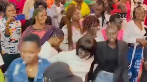 Loor Thiang by Makat Junubi is another hit Mabok song that hit souls of the fans. See the vibe as he performs it at album launch of Adhar Malooch at Freedom Hall, Juba. Video: MC Agany Malleher #SouthSudan #SouthSudanMusic #DinkaMusic #MabokTwic #MakatJunubi #beetventertainments | BEE TV