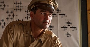 Catch-22 : premier trailer loufoque pour la série de George Clooney