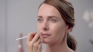 12 reactions | #MYSISLEYTUTORIAL [Youthful Make Up] Descubrí como conseguir un maquillaje rejuvenecedor con este tutorial ♥️ #MySisleyParis #SisleyParisArgentina #MyMakeUpTutorial #LoveMySisley #Tutorial #MakeUp #Beauty #FrenchBeauty #HowTo #AntiAge | Sisley Paris | Facebook