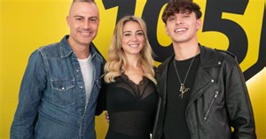 Deddy a 105 Take Away canta insieme a Diletta "Giove"