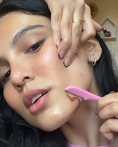 112K views · 975 reactions | I shave my whole face so my skin looks airbrushed once my makeup goes on 朗 | Ultimate | Facebook