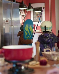 En piste, prêts, partez... gratuitement! La Suisse offre 12’000 forfaits de ski hebdomadaires aux enfants! Participer maintenant: http://bit.ly/2zytwEN 👪⛷🏂🚠 | Switzerland