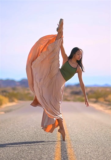 Peace is where your mind belongs @mia #dancephotography #ballet #slowmotion