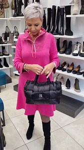 Vybrali by jste si? Za 79 dní jsou vánoce?🌲☃️www.obuvleda.cz Moskevská 4, K.Vary #modnitrendy #modnistyl #mosniobuv #komfortniobuv #trendykabelky | Obuv Leda