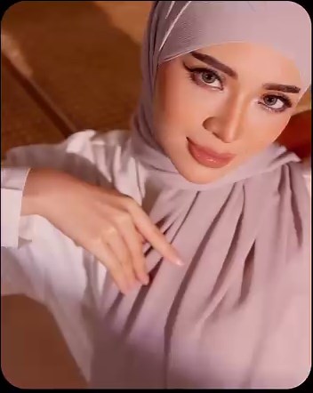 Switch up your black hijab for a navy one instead! 😘❤️ This gorgeous Elle Zara shawl will give you the twist to spice up a classic hijab look! Grab it now for only RM59 for a limited time only! 😉🔥 #SofeaRoseOriginal #SRturns9 #ellezara #srtutorial | SofeaRose