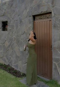 Vestido de una petit para ir a una boda #petitegirl #petitefashion #ouftitinspo #petitestyle