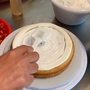 How to properly fill and stack a layer cake! 🍰 | Chocolates Lovers