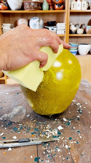 🔥 Exploring the Art of Raku Firing: The Crucial Cleaning Process! 🔥 Unlike traditional firing methods, Raku firing is a magical adventure that doesn’t end with the removal from the kiln. Oh no! The journey continues with the cleaning process. 🌀✨ In traditional firing, your art pieces emerge pristine and ready for display. But with Raku, the story takes a different twist. The blazing flames, smoky atmosphere, and rapid cooling create a stunning array of colours and textures, but they also leav