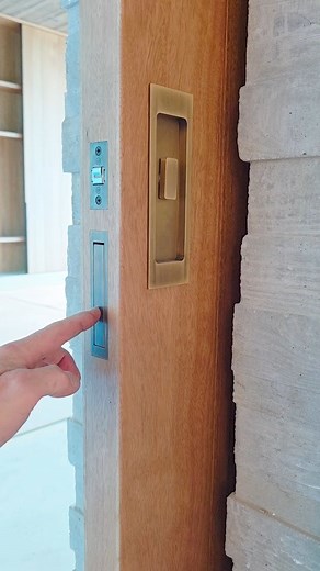 💥 Pocket door, privacy flush pull with claw bolt and edge pull. ▪️ Professionally installed by the TIDY Tradie Lockcarpenter in Toowoon Bay Beach. ▪️ Aged brass door hardware 👌 . . . . #doorhardware #doorhandles #privacylock #turnstyle #pocketdoor #turnstyledesigns #door #handles #doorware #tidytradielockcarpenter #finishcarpentry #luxurydoorhardware #luxuryhardware #lock #doorhardwarespecialist #doorhardwareinstaller #architecturaldoorhardware #architecturalhardware #lockcarpentry #lockcarpen