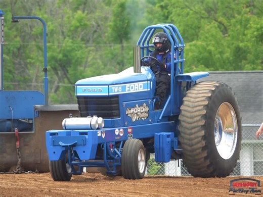 31K views · 279 reactions | Awesome TW-15 Ford Hot Farm they call “Unafordable Addiction” at the 2024 Eleva Broiler Festival!! #hotfarm #tractorpulling #fordtw15 #turbocharged #dieselpower | Beer Money Pulling Team | Facebook