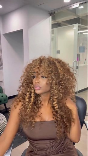 This look is Definitely GIVING .. CLASSIC 90’s BLACK BOMBSHELL !🤎 Hair info:13*4 lace frontal honey blonde highlight curly wig 24 inch . 🔥Wear Go Pre-Cut&Curly edge wigs 🎉Now only $89(Was $222.5) 💰Up to 60% off,code:IG17 👉Click #biolink to buy now,pay later with 𝙎𝙩𝙧𝙞𝙥𝙚 & 𝐀𝐟𝐭𝐞𝐫𝐩𝐚𝐲 & 𝐏𝐚𝐲𝐩𝐚𝐥 & 𝐊𝐥𝐚𝐫𝐧𝐚 & 𝐒𝐞𝐳𝐳𝐥𝐞 & 𝐙𝐢𝐩 ,𝟎 Interest 💕Follow @sunberhair for more hair inspiration - #sunber #sunberhair #sunberwig #sunberhairreview #sunbercoloredwigs #33Bcolorwigs #r